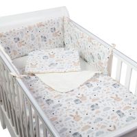 Set lenjerie matlasata 4 piese Kidizi Forest Friends, include perna, plapumioara, aparatoare si cearceaf